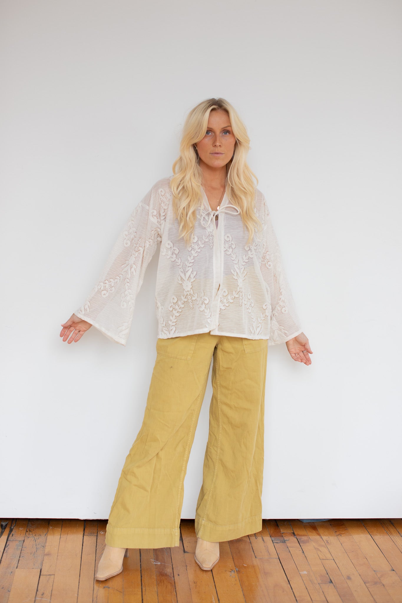 Lace Tie Up - C