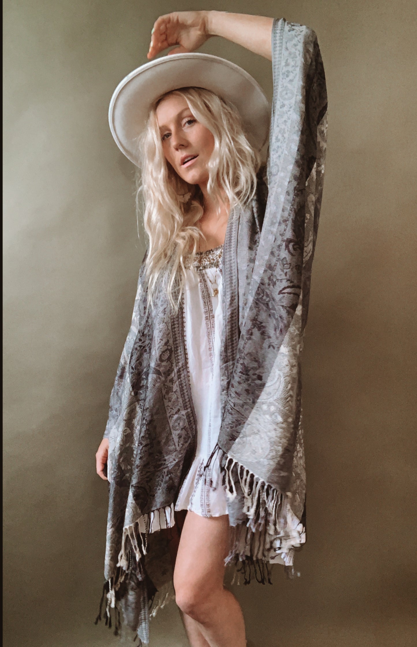 Lennon Kimono - DOVE